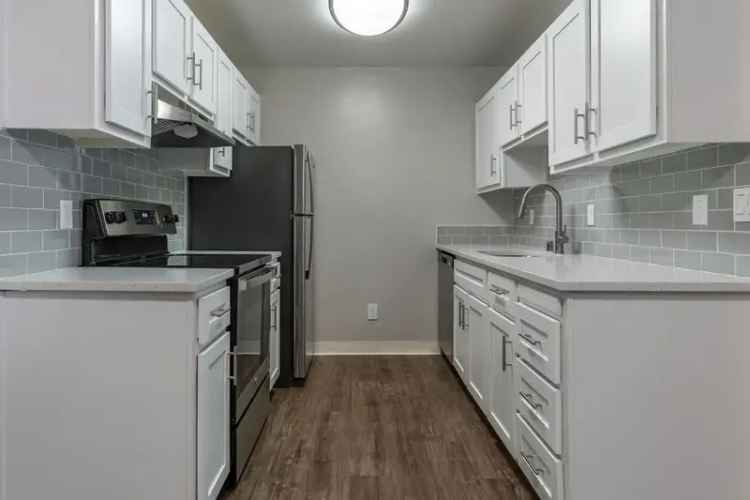 Rent Apartments in Pittsburg with Community Pool and Fitness Center