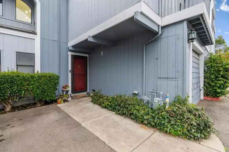 Buy contemporary townhome in Santa Cruz with modern features and pool access