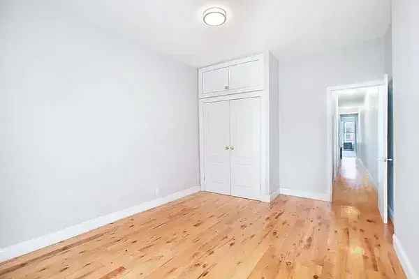 Rent Apartment Unit 3 Bed Sunny Living Room 116 & FDB