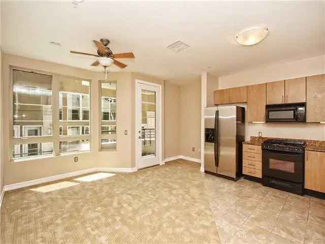 Rent 1 Bedroom Condo in San Diego with Balcony and Community Pool