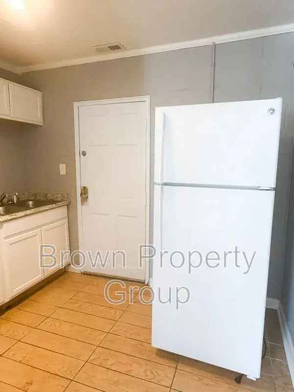 Rent Apartment Unit 2 Bedrooms with Washer and Dryer in 501 Weaver