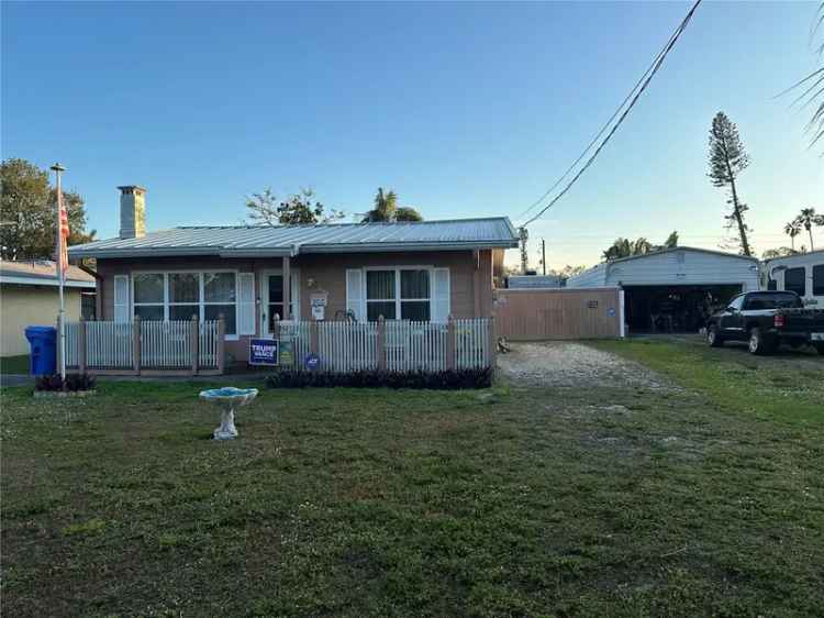 House For Sale in 2105, 18th Avenue West, Bradenton, Florida