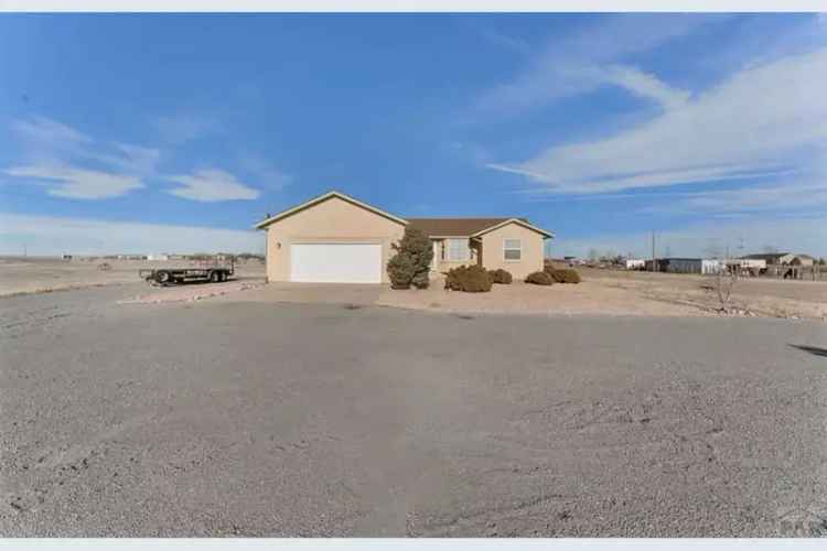 House For Sale in 613, East Earl Drive, Pueblo West, Colorado