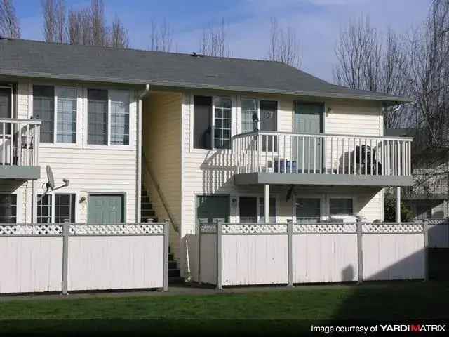 Rent Apartments in Fife WA with Clubhouse and Swimming Pool