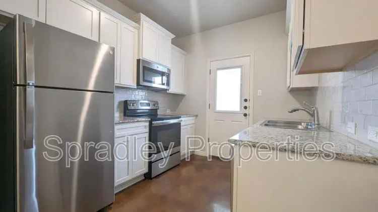 Rent Townhouse in Troy ISD with 3 Bedrooms and Beautiful Features