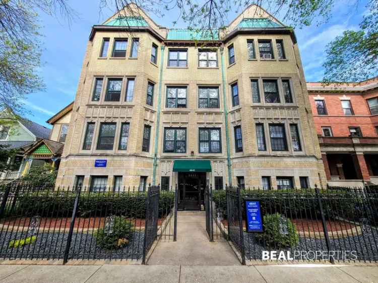 Rent Apartments in Ravenswood Neighborhood with Pet-Friendly Features