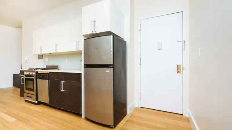 Rent Modern Apartment Unit in Bushwick with High Ceilings and Light