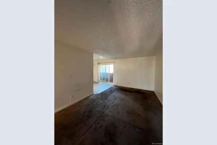 Rent 1 Bedroom Condo in High Hollows, Needs Renovation