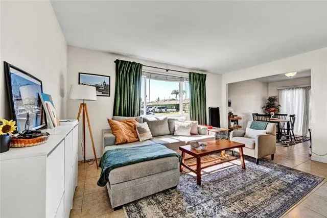 House For Sale in 664, Center Street, Costa Mesa, California