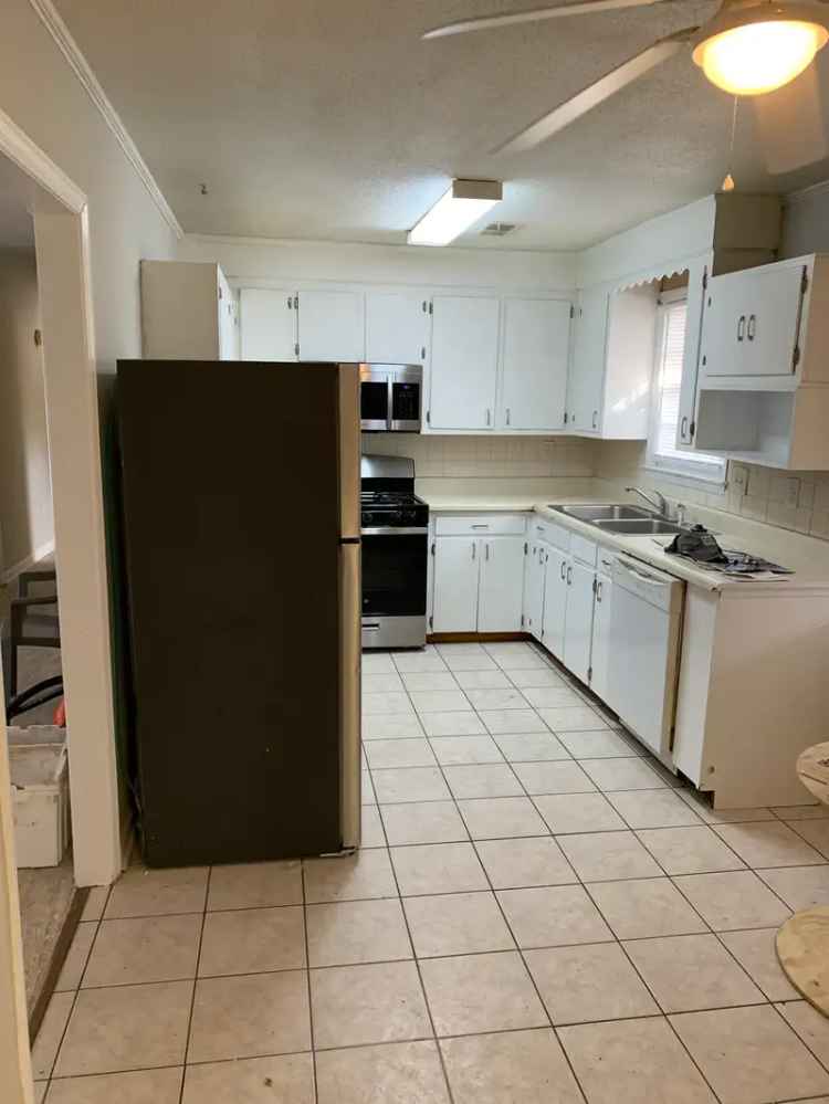 Rent 4 Bedroom 2 Bath Home in North Charleston with Spacious Outdoor Area