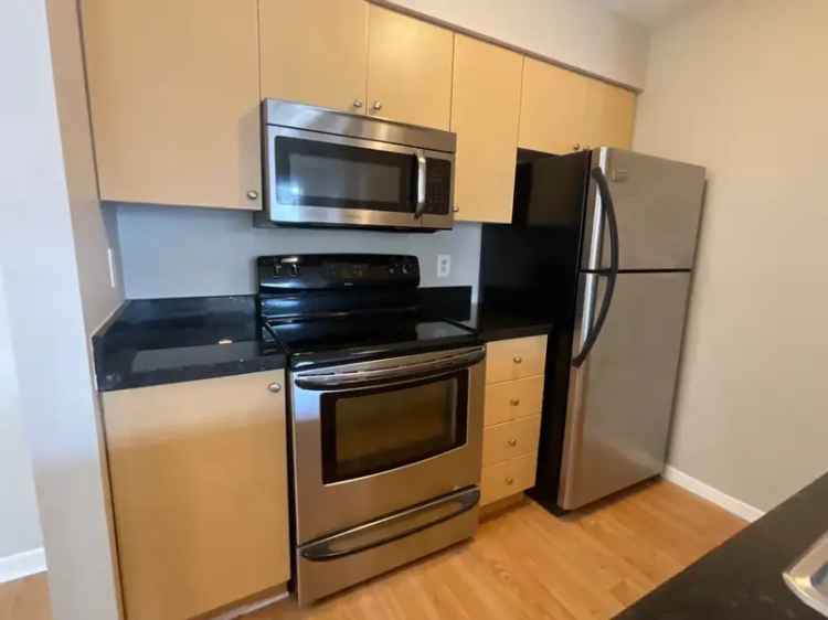 Rent Apartment in Pembroke Pines with 2 Bedrooms and Balcony