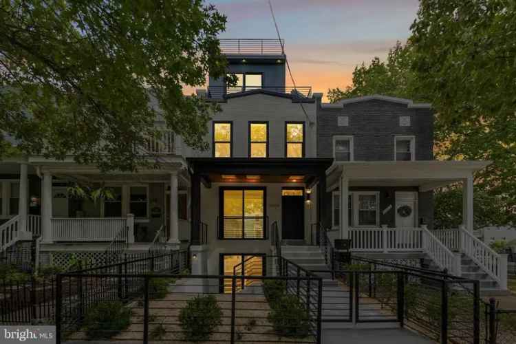 House For Sale in Washington, District of Columbia