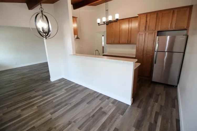 Rent Apartment San Leandro with 2 Bedrooms and Modern Kitchen