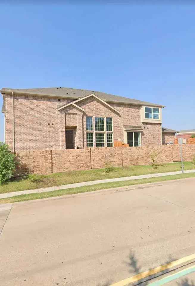 Townhouse for Rent in Carrollton TX with Great Amenities