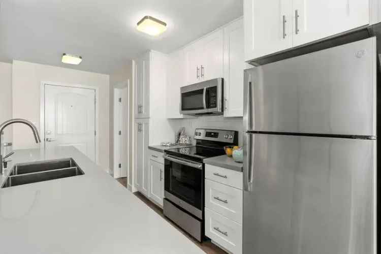 Rent Parkway Terrace Apartments in Culver City with Great Amenities