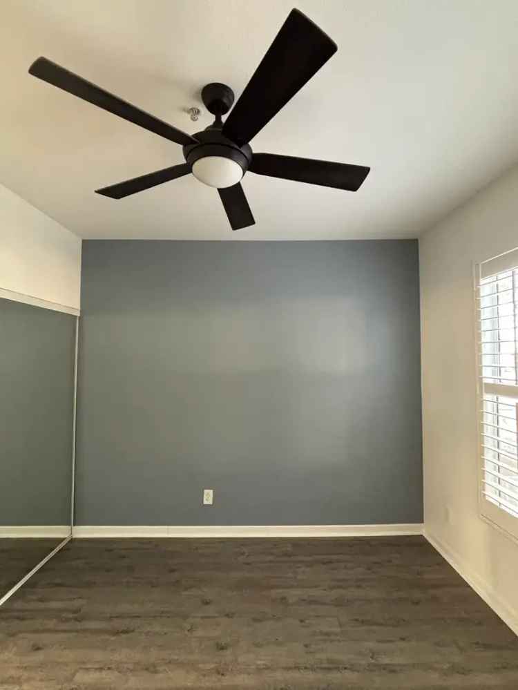 Rent Apartment Unit in Hillcrest with Spacious Patio and Parking