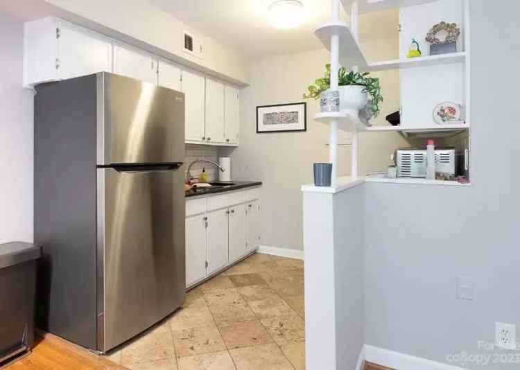 Rent Townhouse in Uptown Charlotte with Spacious Features and Convenience