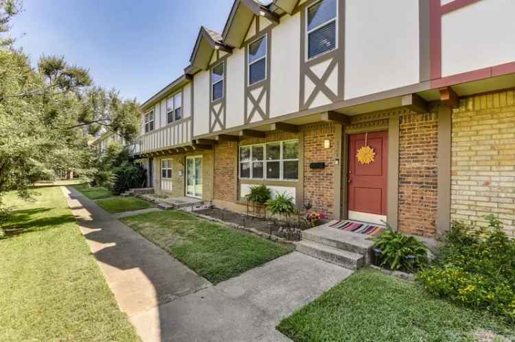 Buy Townhome in Central Arlington with Private Patio and Community Amenities