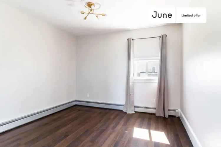 Rent Queen Bedroom in Dorchester Apartment with Modern Amenities