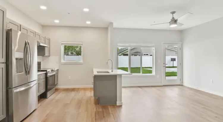 Rent Modern Apartments with Gourmet Kitchen and High-End Finishes