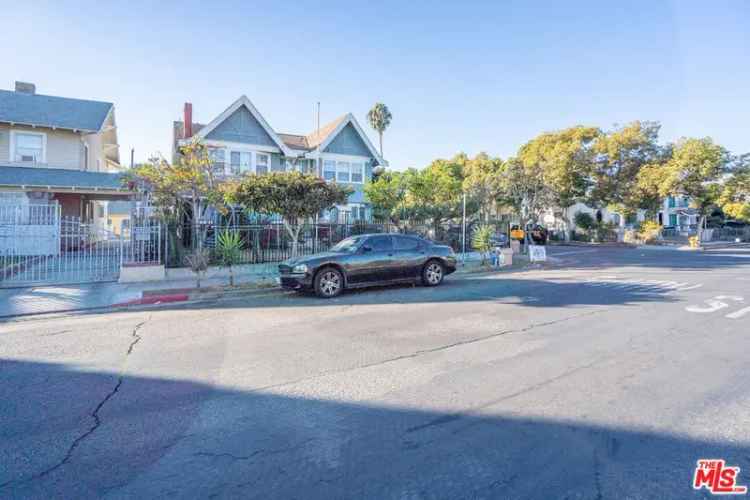 House For Sale in 1501, 5th Avenue, Los Angeles, California