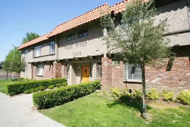 Rent Updated Apartments in Encino with Swimming Pool and Pet Friendly