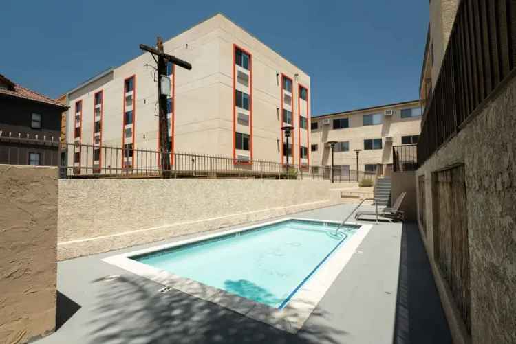 Rent Renovated Apartments with Pool in Hollywood