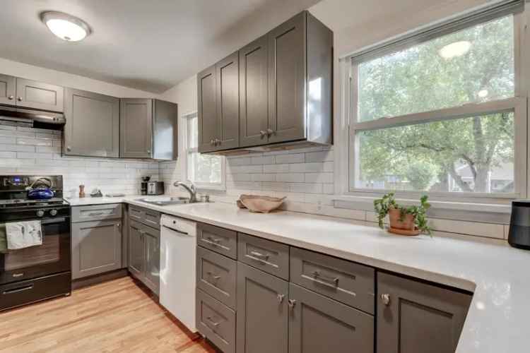 Rent Beautiful Sunny House in Edgewater with New Features