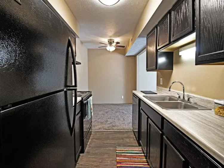 Rent Stylish Apartments with Modern Amenities in Fox Ridge