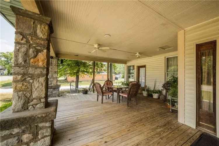 House For Sale in 716, South Washington Street, Siloam Springs, Arkansas