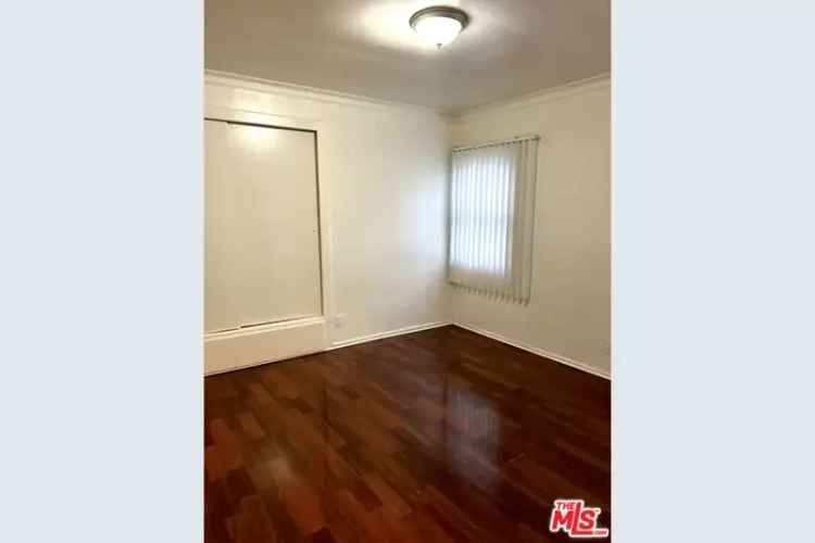 House For Sale in 10045, South Saint Andrews Place, Los Angeles, California