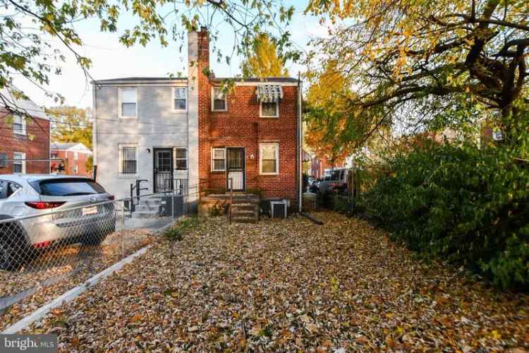 House For Sale in 210, 62nd Street Northeast, Washington, District of Columbia