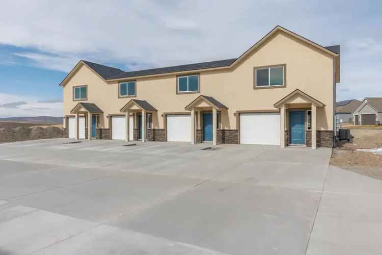 Rent Modern Townhomes in Richland with Scenic Views and Great Amenities