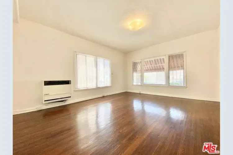 Buy Apartment Building in Los Angeles with Spacious Units and Parking