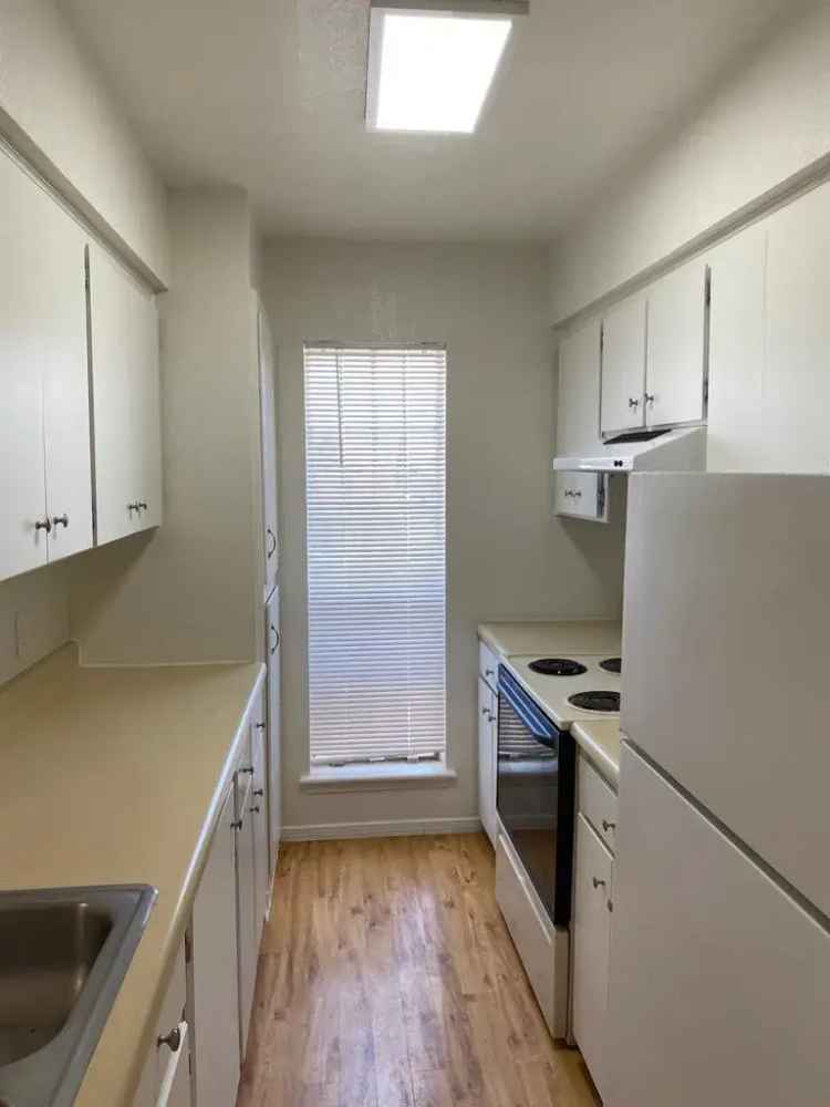 Rent Apartment Unit 1 Bedroom 1 Bath Near Yarbrough and Vista del Sol