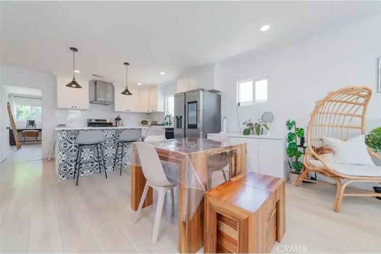 Buy house in warm inviting atmosphere near USC Campus LAX SoFi Stadium