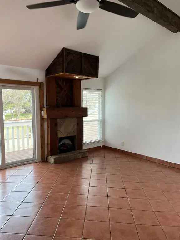 Rent Condo with Lake Views and Community Amenities