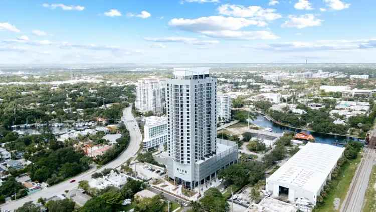 Rent Apartments Featuring Rooftop Pool and Modern Amenities