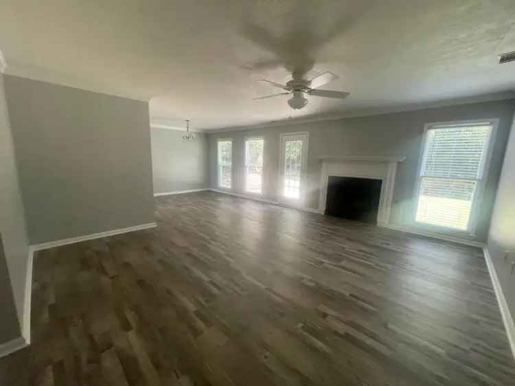 Rent Home in North Columbus with Patio and Garden Tub Features