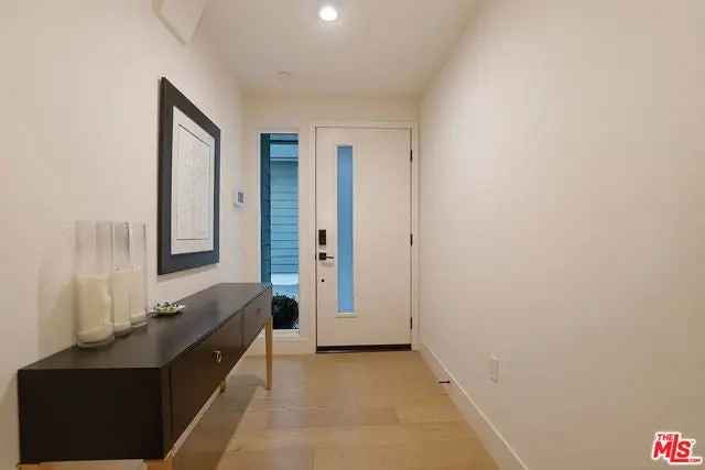 House For Sale in West Hollywood, California