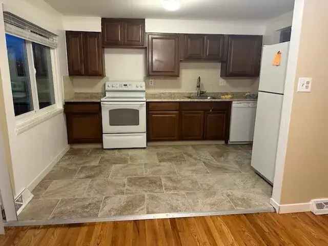 Rent Spacious Bi-Level House in Aurora with Beautiful Features