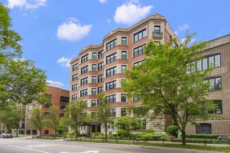 Rent Upscale Apartments in Lincoln Park Chicago with Stunning Lake Views