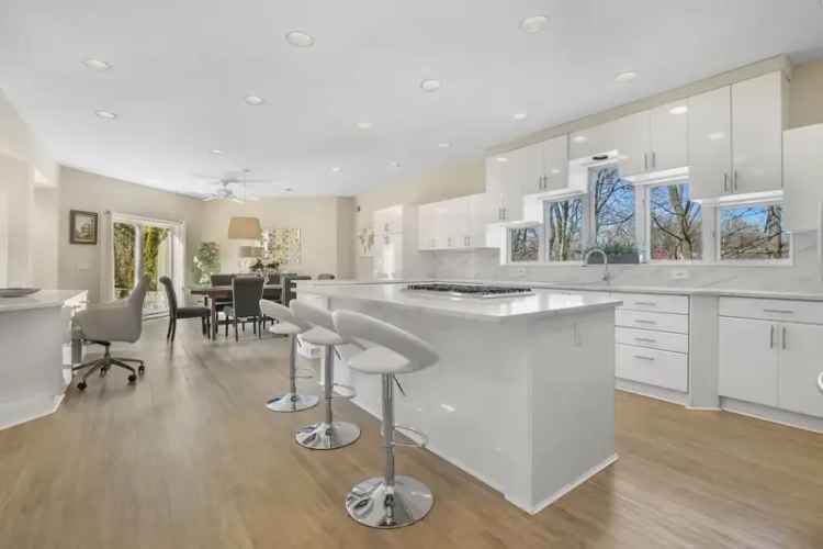 Luxury Rent Contemporary Home Near Town Park with Grand Interiors