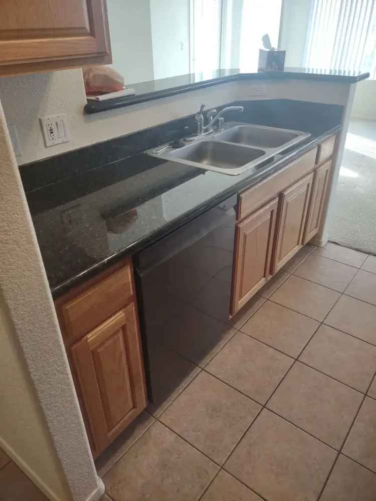 Rent Apartment with 2 Bedrooms and Mountain Views in Tempe