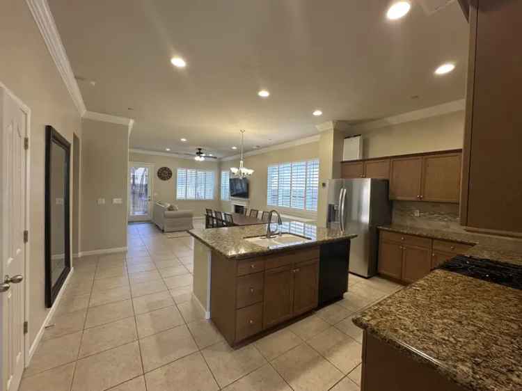 Rent beautiful Bonadelle home with 3 bedrooms in Clovis