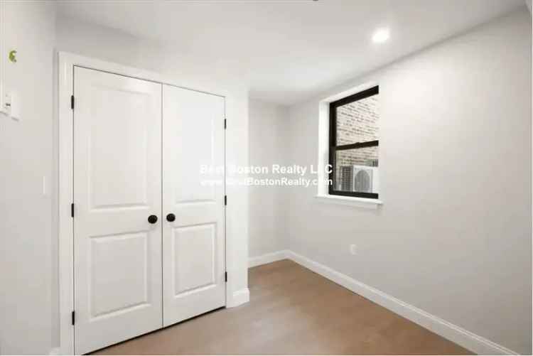 Rent Apartment Unit 4br 2ba in North End Amazing Location