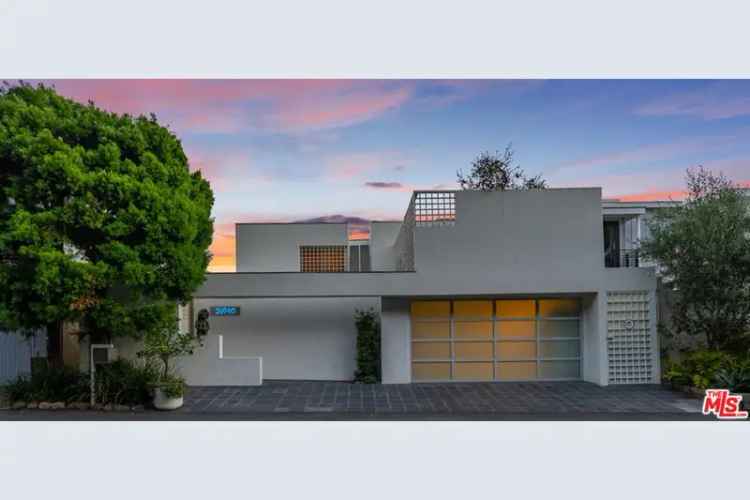 Beachfront rent luxury house in Malibu with stunning ocean views