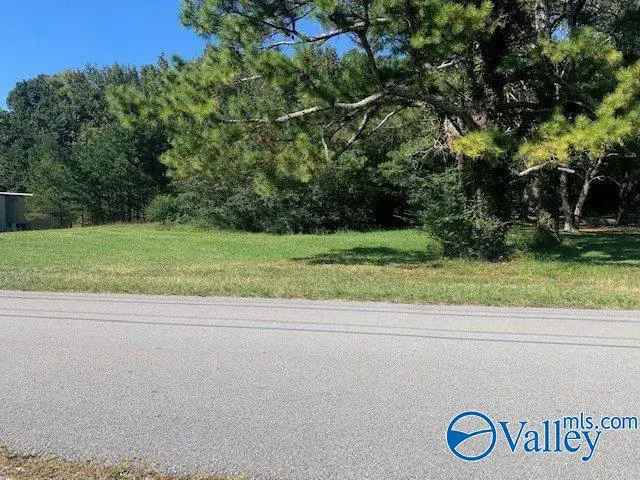 Commercial Land for Sale in Growing Area with Great Exposure