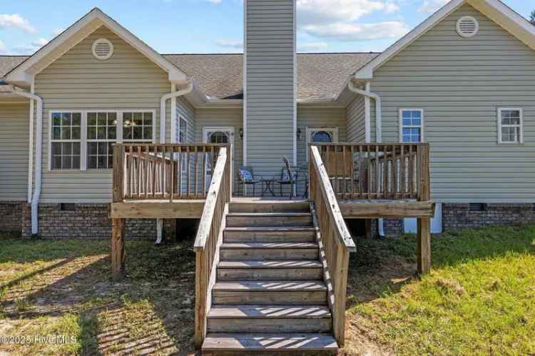 Rent Horse-Ready Property with Barn and Trails in The Meadows of The Sandhills