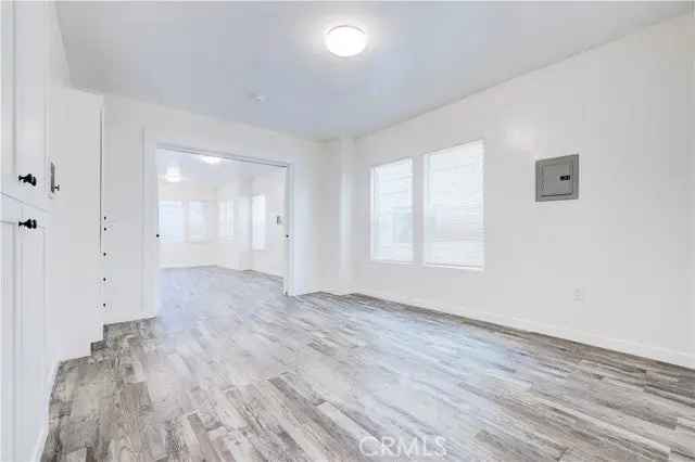 House For Sale in 12, 25th Place, Los Angeles, California